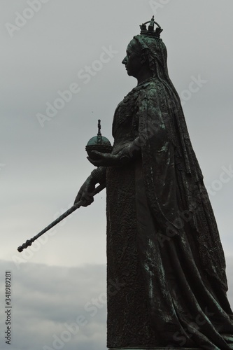 Fototapeta Statue Of Queen Victoria Against Sky