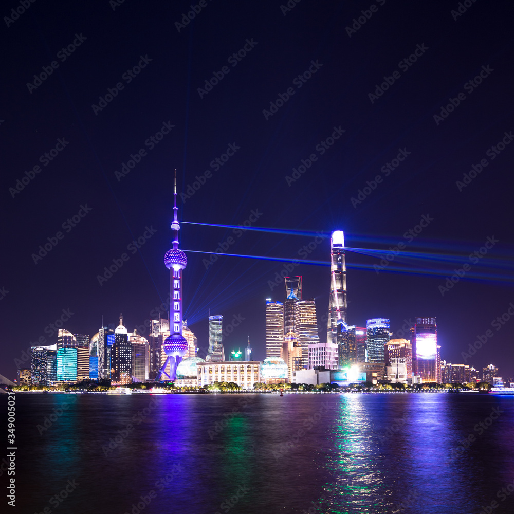 Obraz premium Lightshow Shanghai Skyline at night during international import and export expo