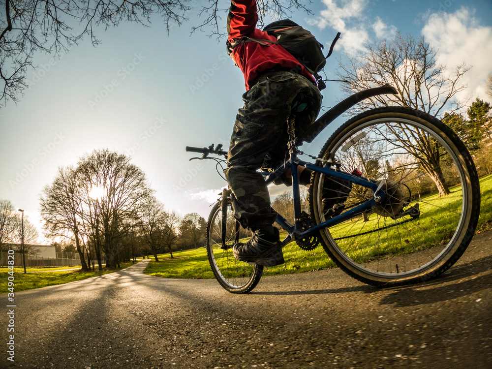 Obraz premium Man riding a bicycle in German park