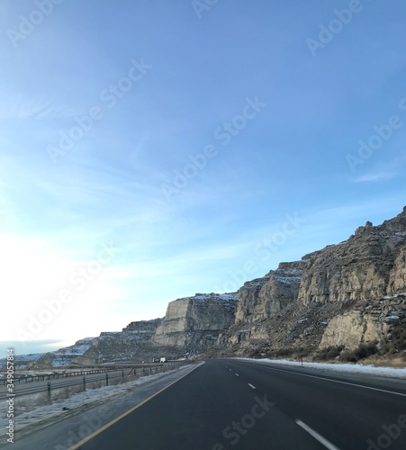 WY