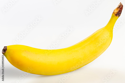Banana su sfondo bianco