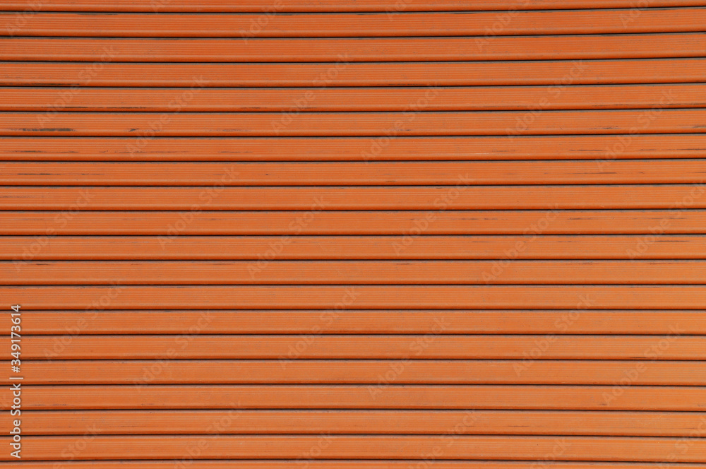 オレンジ色のシャッター扉