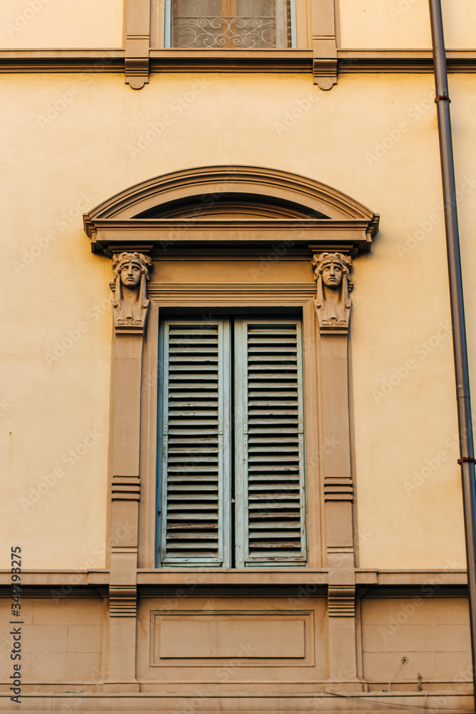 Obraz premium Old wooden Windows . Exterior. European city.