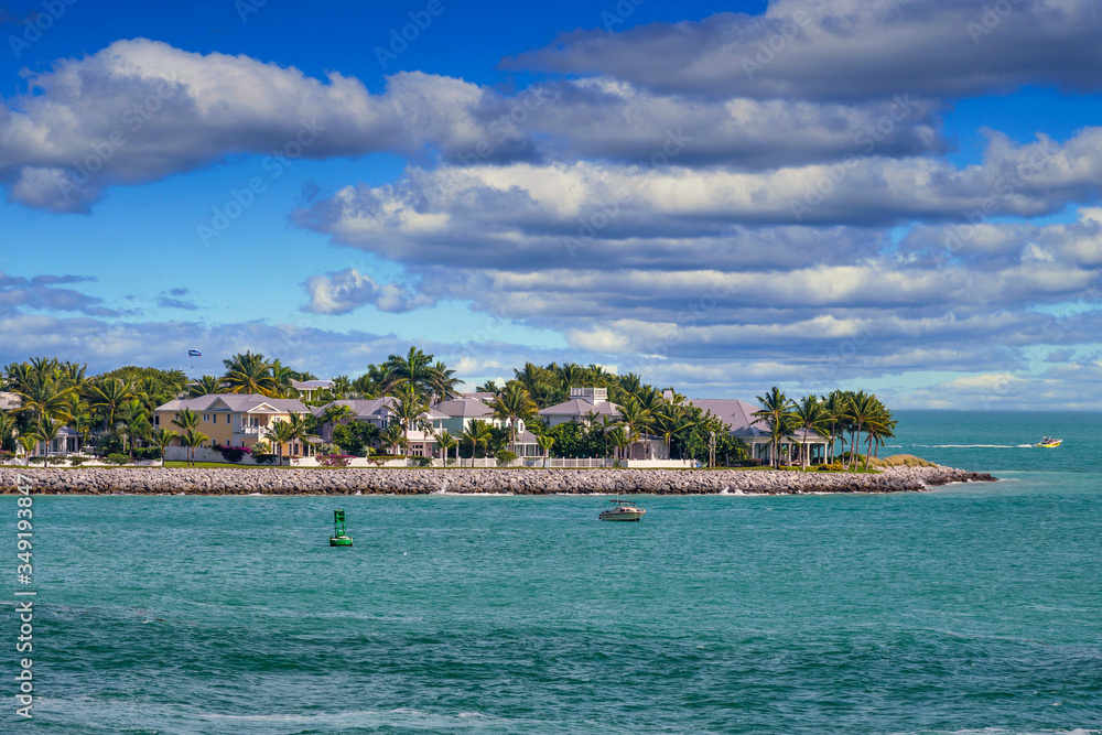 Obraz premium Leisure boats and parasails off the coast of Key West