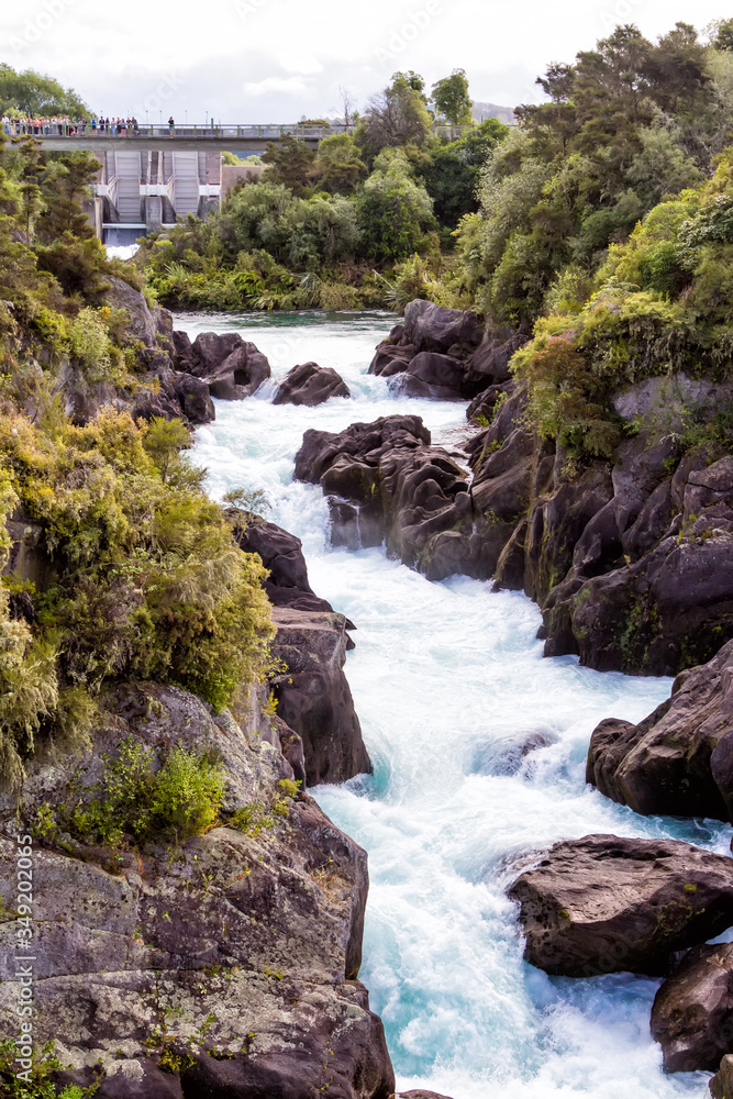 Φωτογραφία Aratiatia Rapids on the Waikato River after the spill gates of the hydroelectric dam at the top of the narrow gorge have been opened
