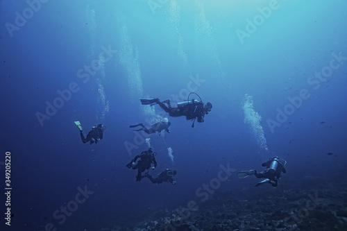 divers in the ocean, underwater sport active recreation in the deep ocean © kichigin19