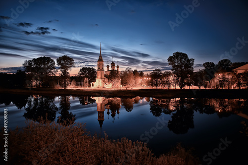 Фотография night landscape church near russia river, abstract historical landscape architec