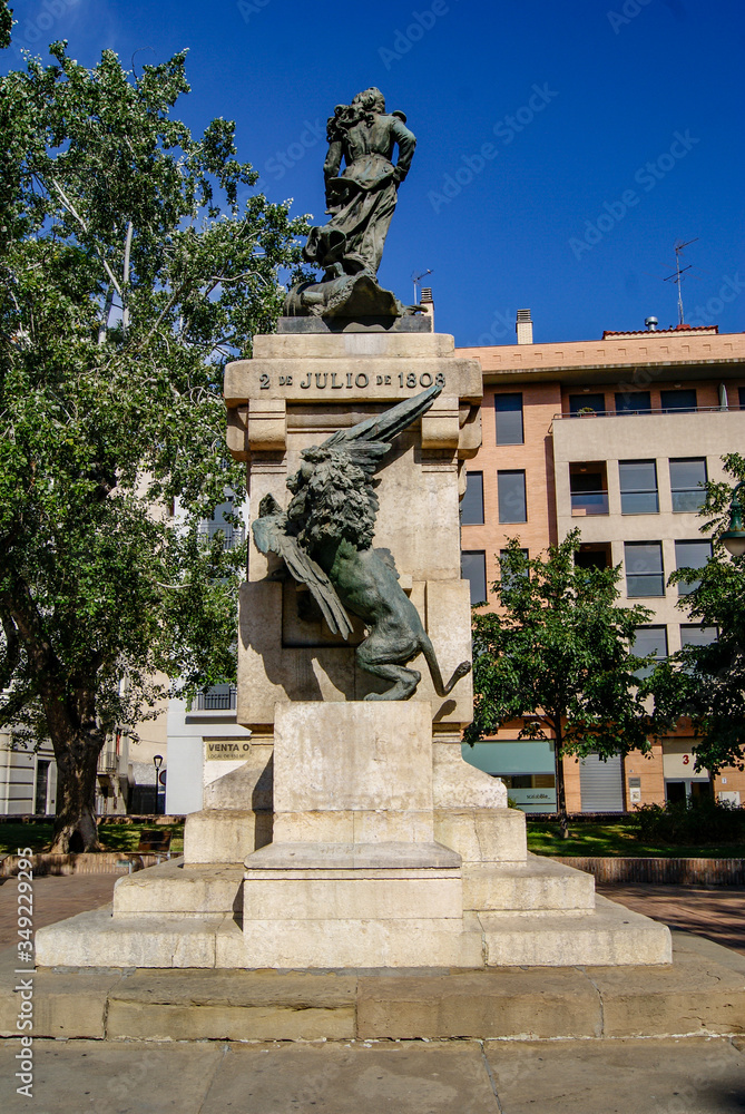 Obraz premium Monumento a los sitios de Zaragoza