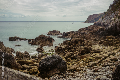 France, Brittany (Bretagne), Finistere, Crozon. L'île Vierge (Pointe Saint-Hernot) sur la Presqu'ile de Crozon, Parc naturel regional d'Armorique