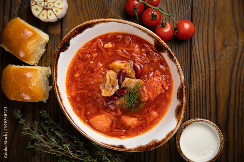 Ukrainian borsch with donuts, tomatoes and garlic