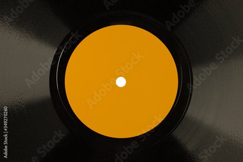 Płyta szelakowa, prekursorka płyty winylowej, 78 rpm, detal. photo
