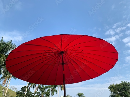 paraguas rojo