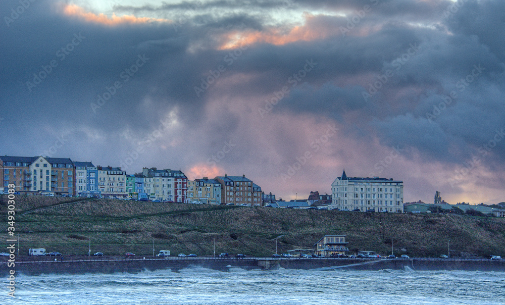 Fototapeta premium Scarborough is a town on the North Sea coast of North Yorkshire. Castle Hill separates the seafront into two bays to the North and South