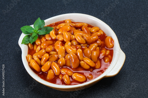 White beans with tomato sauce