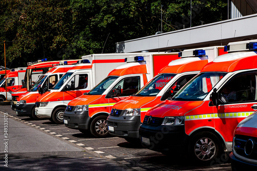 Rettungs- und Krankenwagen in Bereitschaft
