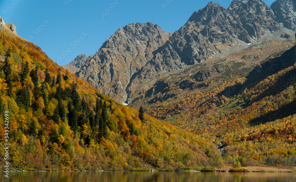 Obraz premium autumn in the mountains
