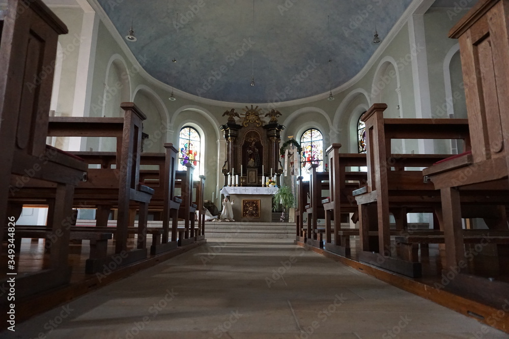Fototapeta premium Kirche St. Laurenzius, Rümmelsheim bei Bingen