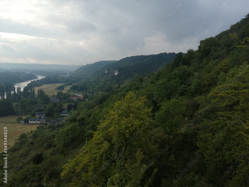 Vue de la végétation sur des falaises. Vue de la végétation sur des falaises.