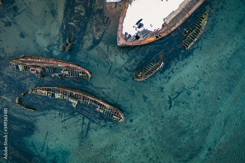 Obraz na plátně broken vessels on the coast of the Barents sea
