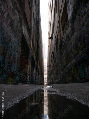 narrow street in melbourne alleyway