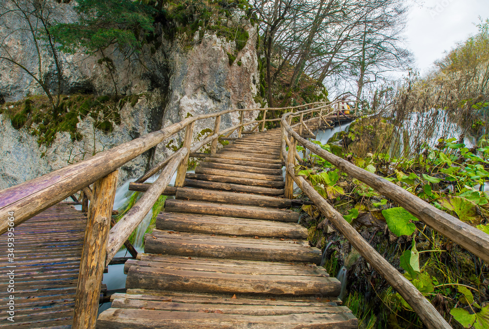 wooden walkway in plitvice national park 