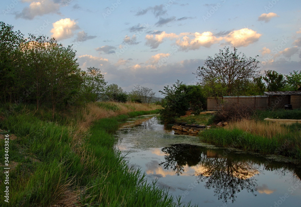 Obraz premium sunset over the river