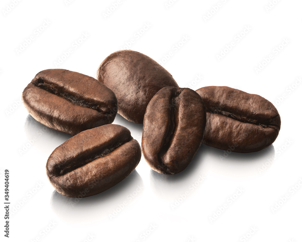 Obraz premium coffee beans on white background