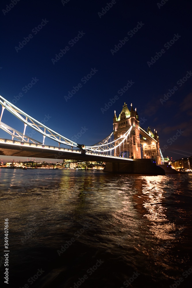 Obraz premium 世界で最も有名な橋の１つ 大英帝国の象徴 タワーブリッジ(ロンドン)
