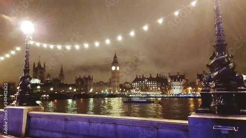 Obraz na płótnie Illuminated Big Ben By River At Night