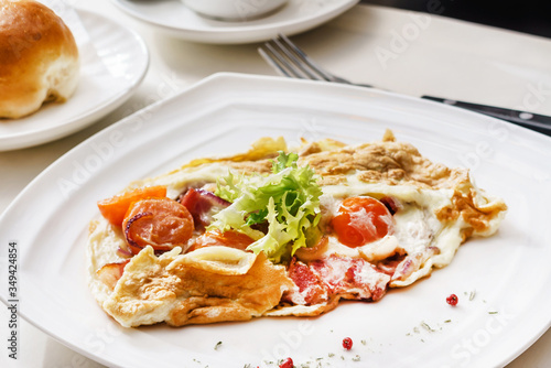 omelet with vegetables and ham