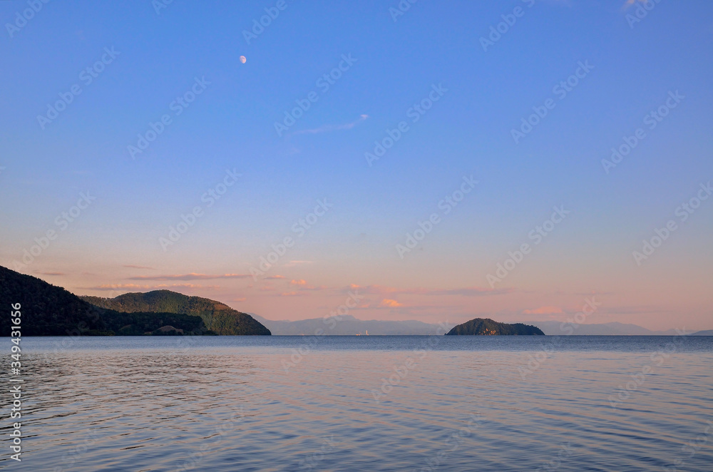 滋賀県　琵琶湖と竹生島