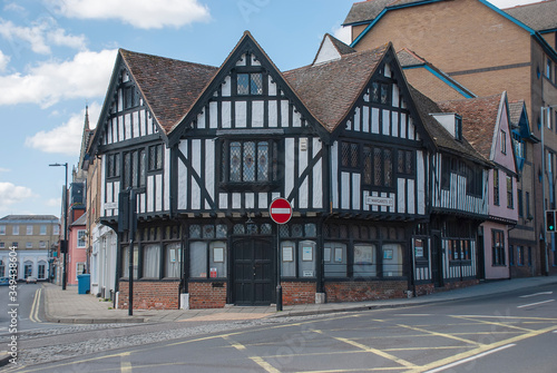 Φωτογραφία An old black and white timber building in Ipswich, UK