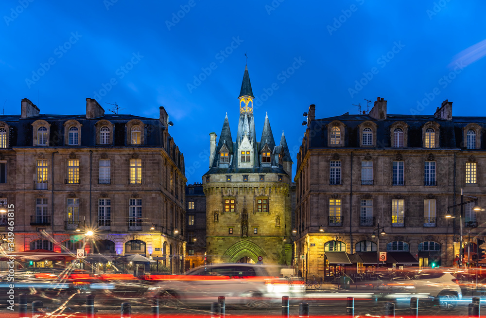 Fototapeta premium Porte Cailhau at night in Bordeaux, France