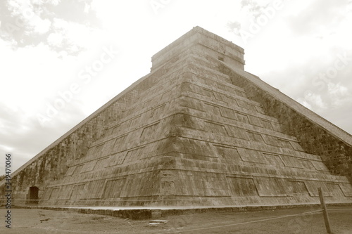 中米 世界有数のマヤ遺跡 チチェンイツアー(メキシコ)
