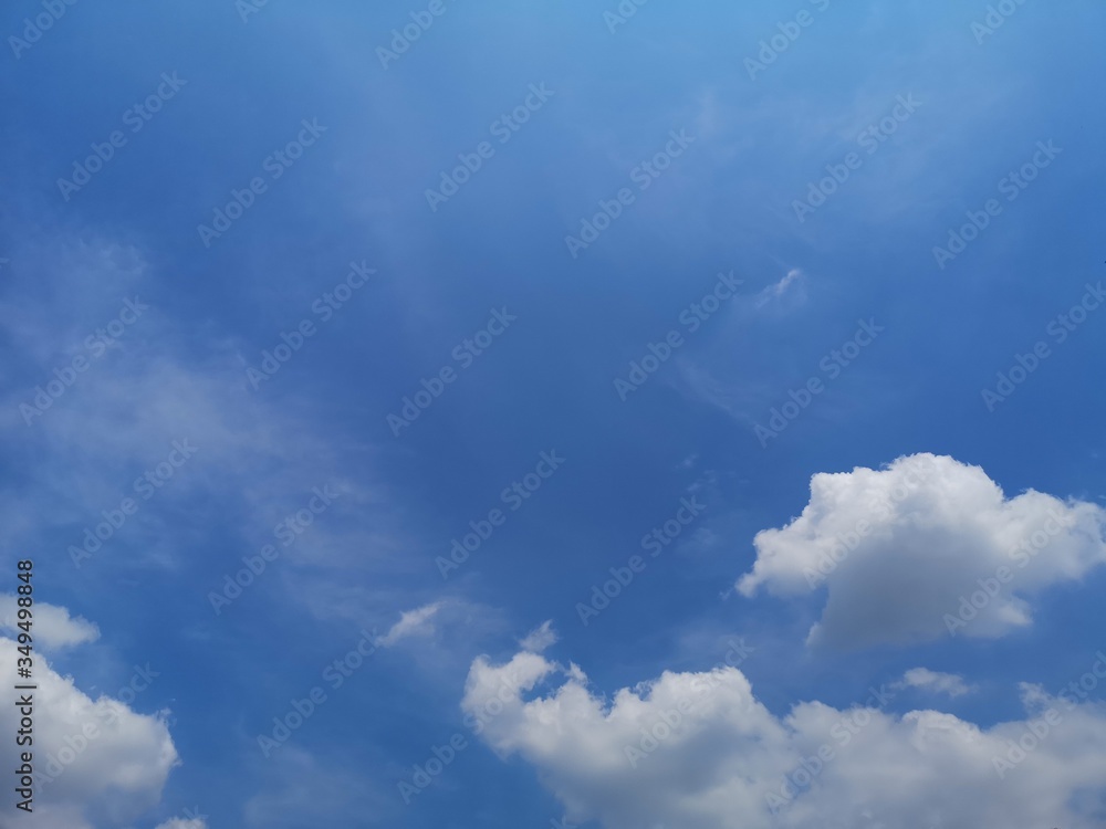 Obraz premium white clouds in the blue sky natural background beautiful nature space for write