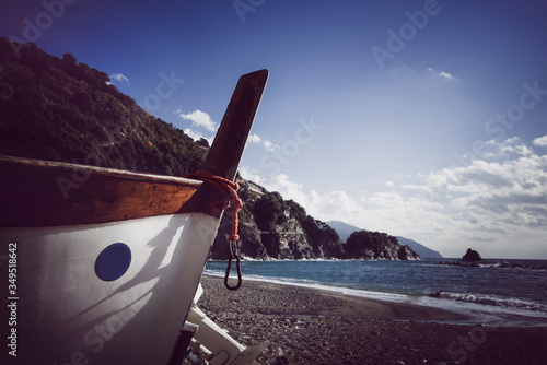 barca al mare nelle cinque ...