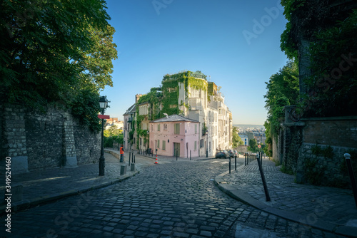 quarter Montmartre in Paris, France © Iakov Kalinin
