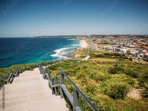 Papier peint ANZAC Memorial Walk and Bar Beach in Newcastle NSW Australia.