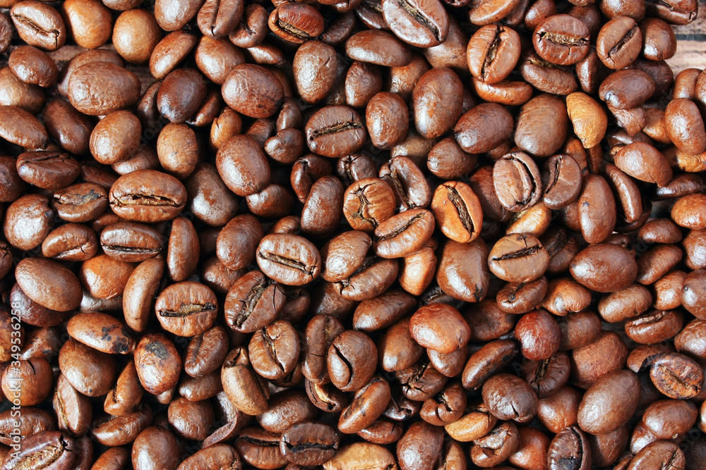 Naklejka premium Coffee beans are on the table