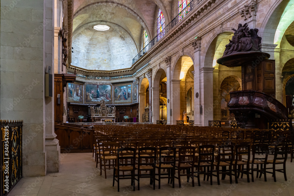 Fototapeta premium Eglise Notre Dame church in Bordeaux, France