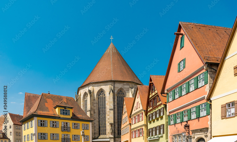Dinkelsbühl in Mittelfranken (Bayern/Deutschland) ist weltweit bekannt für ihre mittelalterliche Altstadt. Jedes Jahr besuchen zahlreiche Touristen die Stadt Dinkelsbühl.