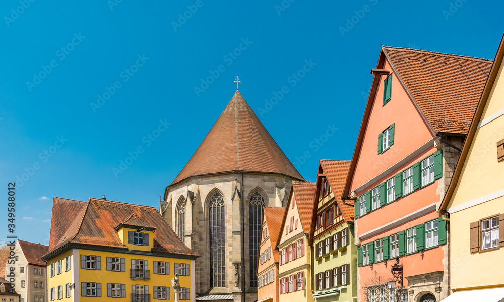Dinkelsbühl in Mittelfranken (Bayern/Deutschland) ist weltweit bekannt für ihre mittelalterliche Altstadt. Jedes Jahr besuchen zahlreiche Touristen die Stadt Dinkelsbühl. Dinkelsbühl in Mittelfranken (Bayern/Deutschland) ist weltweit bekannt für ihre mittelalterliche Altstadt. Jedes Jahr besuchen zahlreiche Touristen die Stadt Dinkelsbühl.
