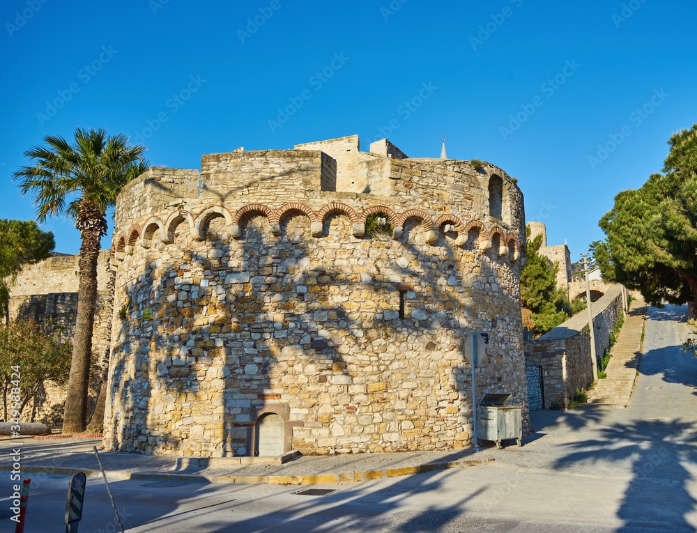 Naklejka premium Cesme castle in the Mediterranean port of Cesme