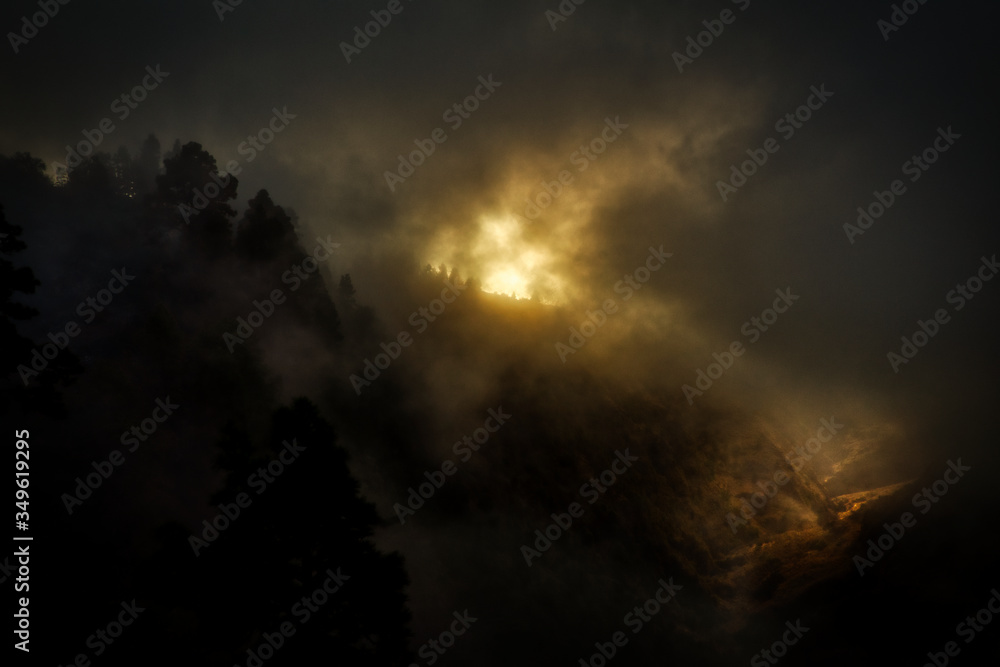 Nuvole e nebbia Nuvole e nebbia