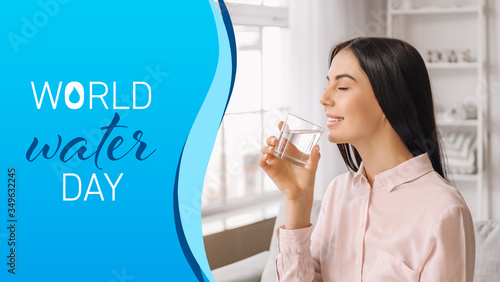 Beautiful young woman drink...