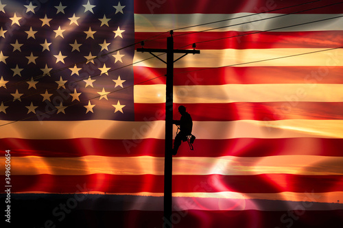 Εκτύπωση καμβά Lineman Sunset with USA Flag