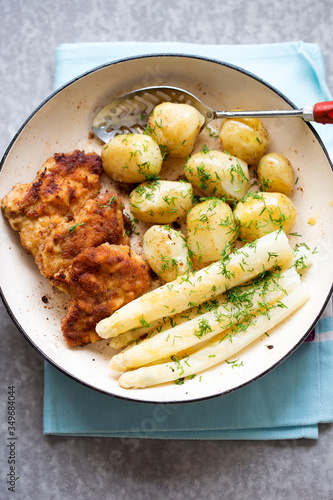 Breaded pork chops (schabowy) with baby potatoes and white asparagus with dill 