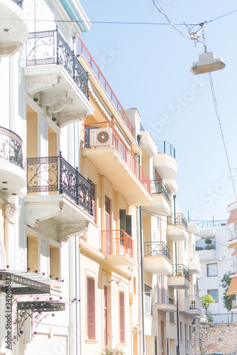 Fototapeta Naklejka Na Ścianę i Meble -  houses on the street in athens greece