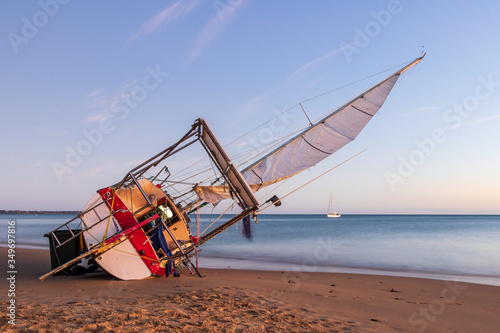 Принти на полотні Yacht run aground onto beach