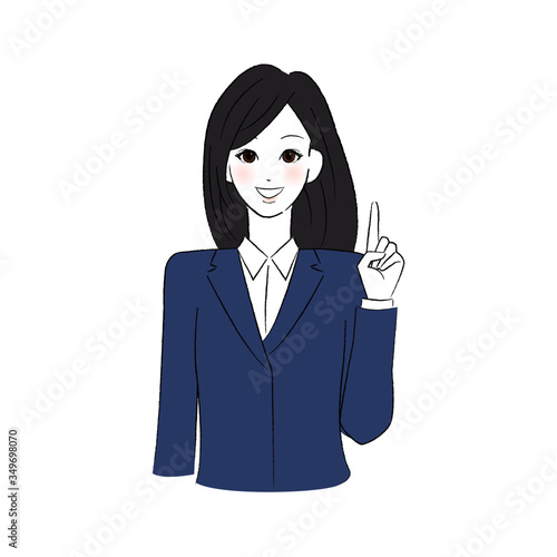 笑顔で指をさす制服を着た女性